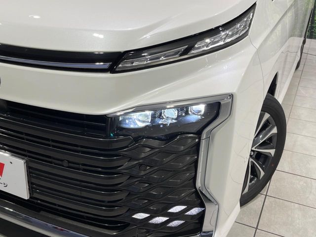 TOYOTA VOXY HYBRID 2023 Image 31