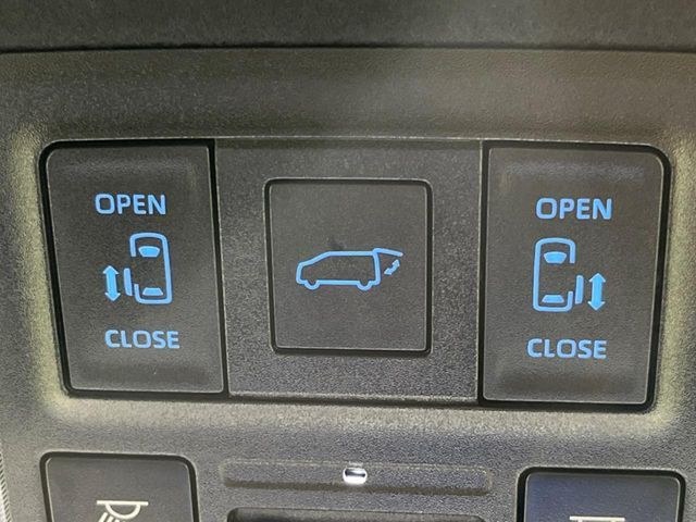 TOYOTA NOAH HYBRID 2023 Image 31