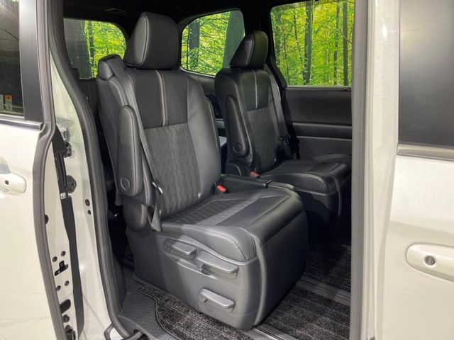 TOYOTA NOAH HYBRID 2023 Image 31