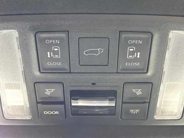 TOYOTA VOXY HYBRID 2022 Image 31