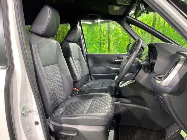 TOYOTA VOXY HYBRID 2022 Image 31