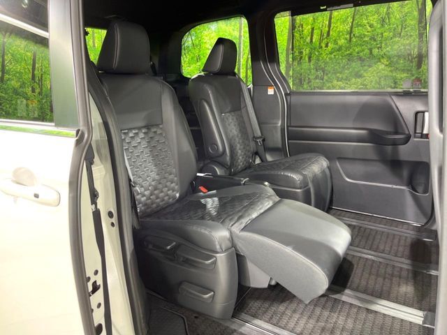 TOYOTA VOXY HYBRID 2022 Image 31