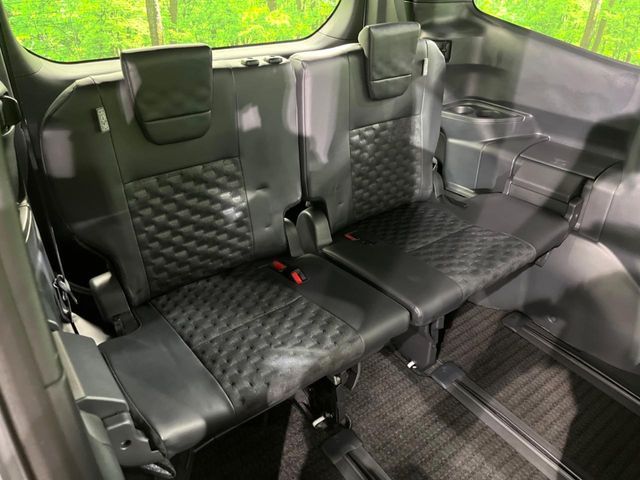 TOYOTA VOXY HYBRID 2022 Image 31