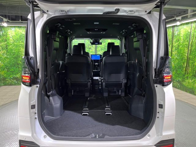 TOYOTA VOXY HYBRID 2022 Image 31