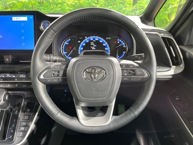 TOYOTA VOXY HYBRID 2022 Image 31