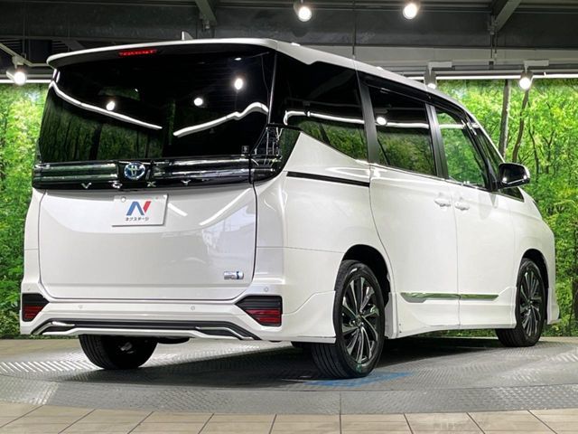 TOYOTA VOXY HYBRID 2022 Image 31