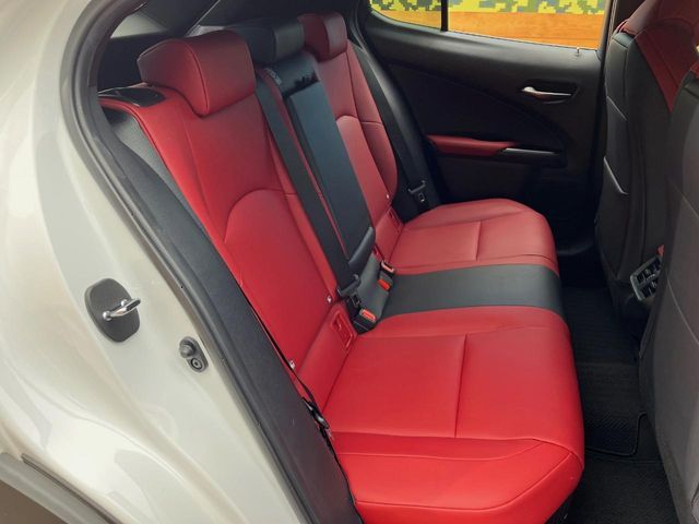 TOYOTA LEXUS UX250H AWD 2019 Image 31