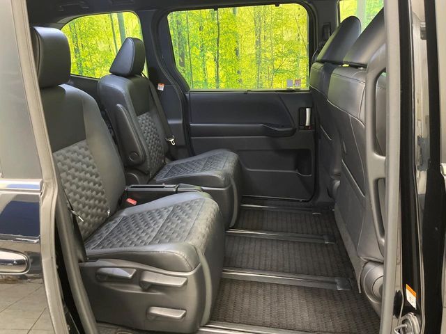 TOYOTA VOXY HYBRID 2022 Image 31