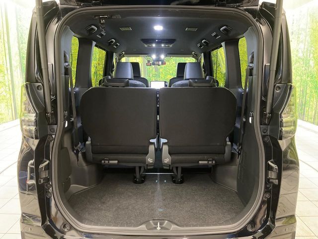 TOYOTA VOXY HYBRID 2022 Image 31