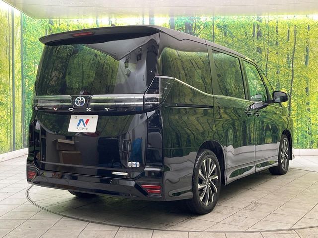 TOYOTA VOXY HYBRID 2022 Image 31