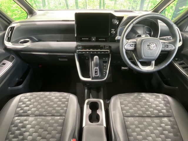 TOYOTA VOXY HYBRID 2023 Image 31