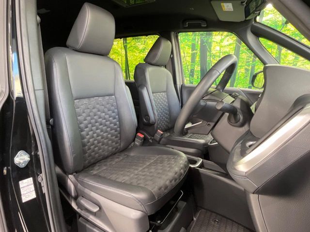 TOYOTA VOXY HYBRID 2023 Image 31