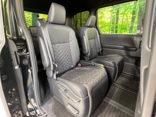 TOYOTA VOXY HYBRID 2023 Image 31