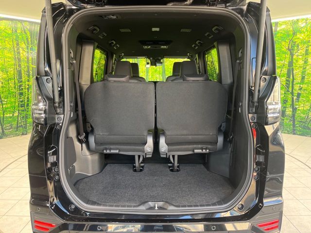 TOYOTA VOXY HYBRID 2023 Image 31