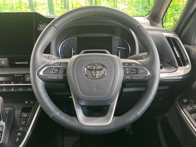 TOYOTA VOXY HYBRID 2023 Image 31