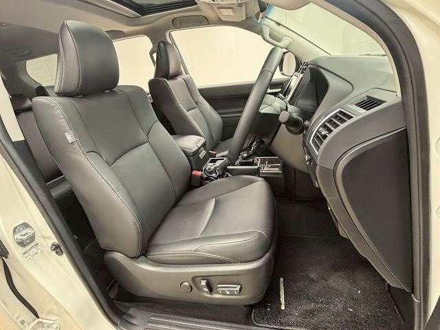 TOYOTA LANDCRUISER PRADO 2022 Image 31