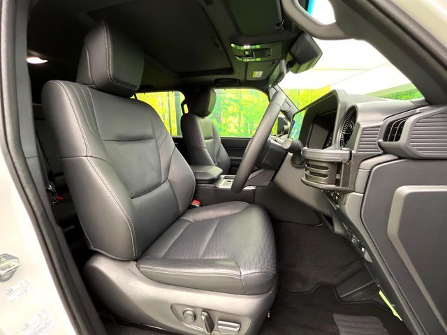 TOYOTA LANDCRUISER 250 2025 Image 31