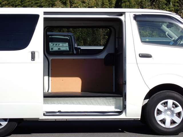 TOYOTA HIACE VAN 1.25T 2WD 2020 Image 31