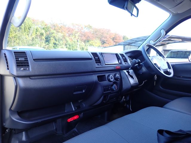 TOYOTA HIACE VAN 1.25T 2WD 2020 Image 31