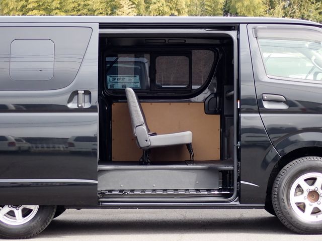 TOYOTA HIACE VAN 1.15T 2WD 2021 Image 31
