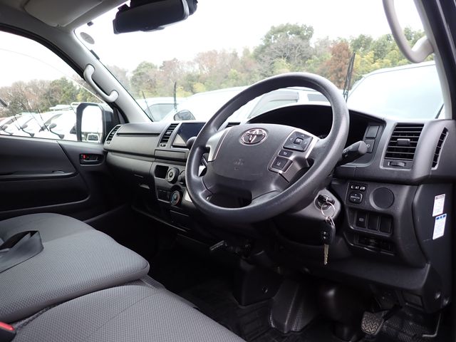 TOYOTA HIACE VAN 1.15T 2WD 2021 Image 31