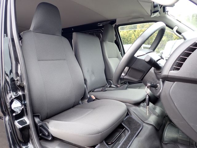 TOYOTA HIACE VAN 1.15T 2WD 2021 Image 31