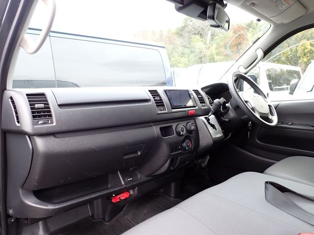 TOYOTA HIACE VAN 1.15T 2WD 2021 Image 31