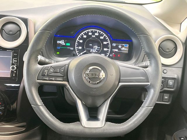 NISSAN NOTE 2017 Image 31