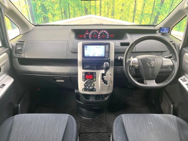 TOYOTA NOAH 2011 Image 31