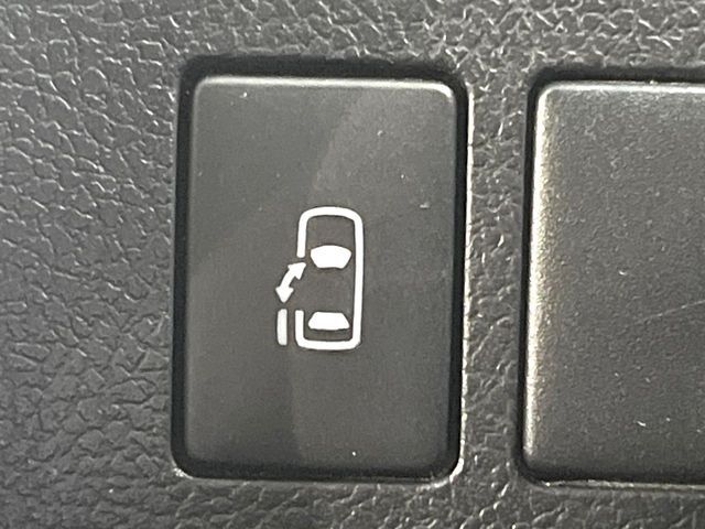 TOYOTA NOAH 2011 Image 31