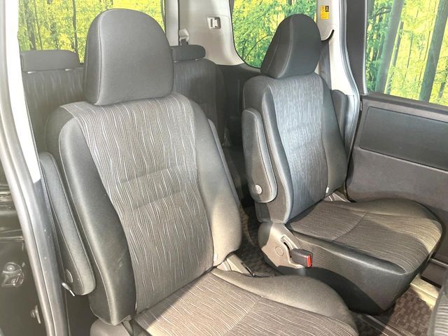 TOYOTA NOAH 2011 Image 31