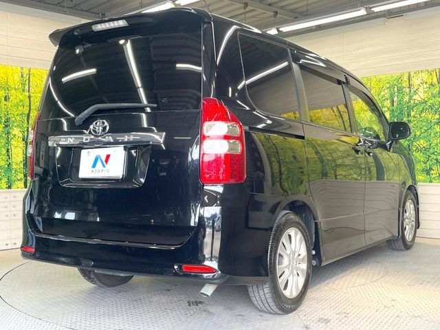TOYOTA NOAH 2011 Image 31