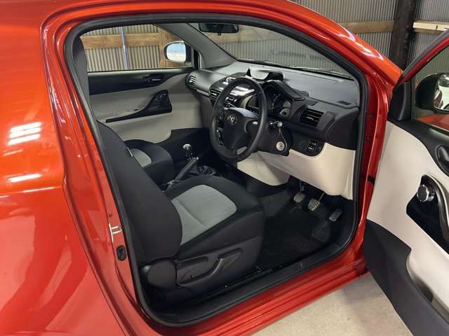 TOYOTA IQ 2012 Image 31