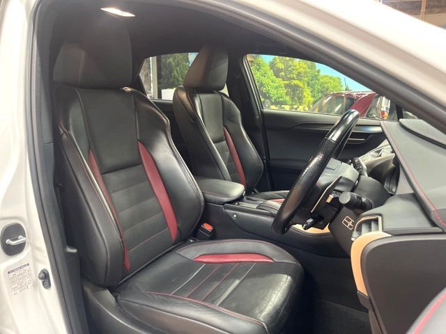 TOYOTA LEXUS NX200T 2017 Image 31