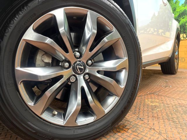 TOYOTA LEXUS NX200T 2017 Image 31