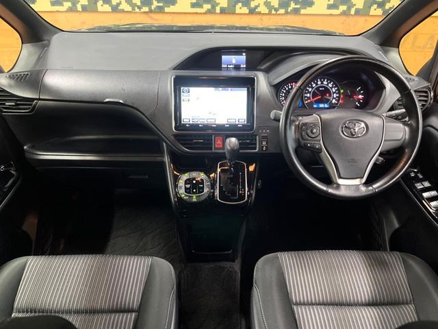 TOYOTA VOXY 2017 Image 31