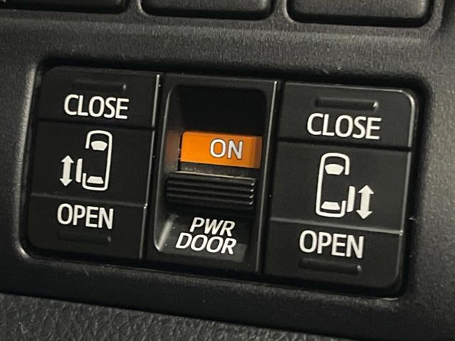 TOYOTA VOXY 2017 Image 31