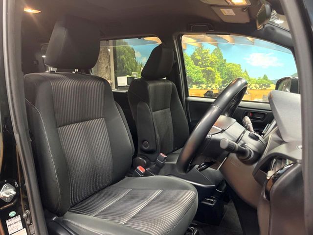 TOYOTA VOXY 2017 Image 31