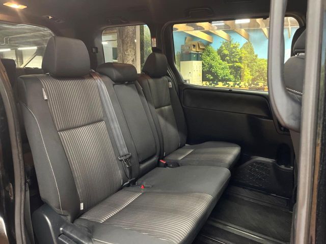 TOYOTA VOXY 2017 Image 31