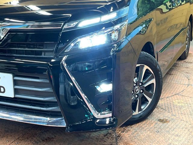 TOYOTA VOXY 2017 Image 31