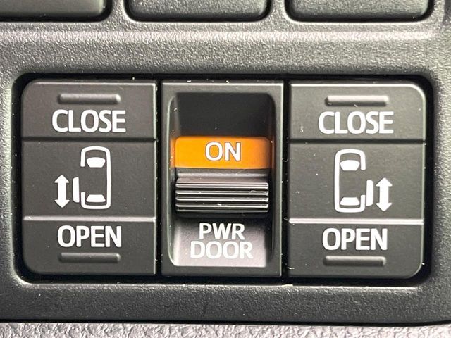 TOYOTA VOXY 2018 Image 31