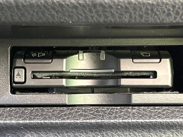 TOYOTA VOXY 2018 Image 31