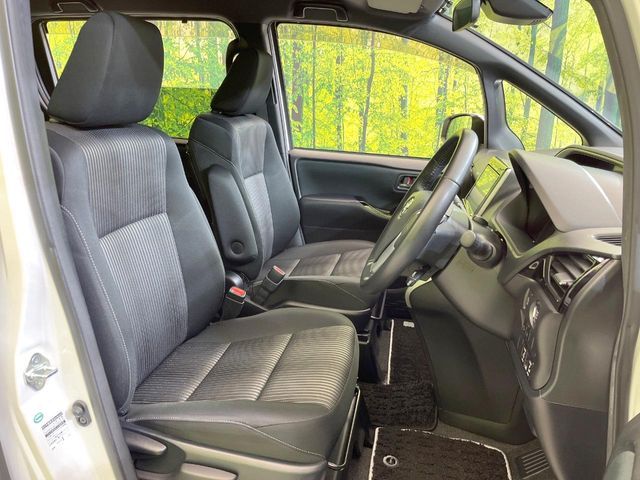 TOYOTA VOXY 2018 Image 31