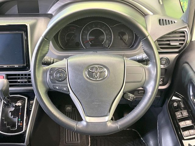 TOYOTA VOXY 2018 Image 31