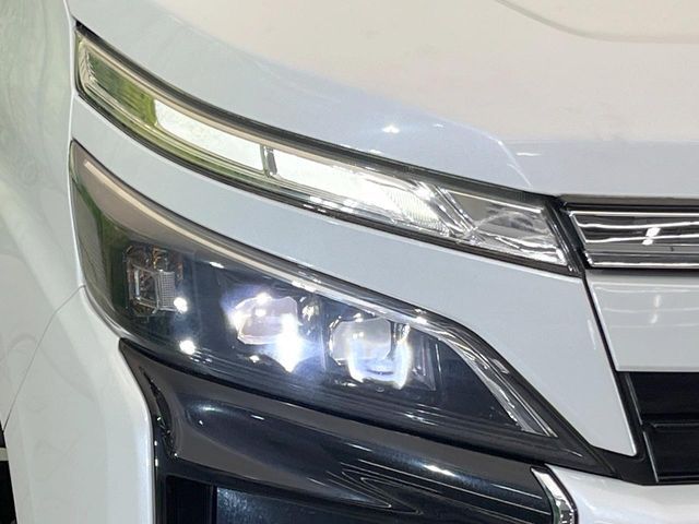 TOYOTA VOXY 2018 Image 31
