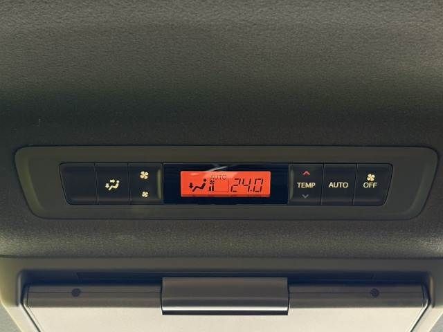 TOYOTA NOAH HYBRID 2018 Image 31