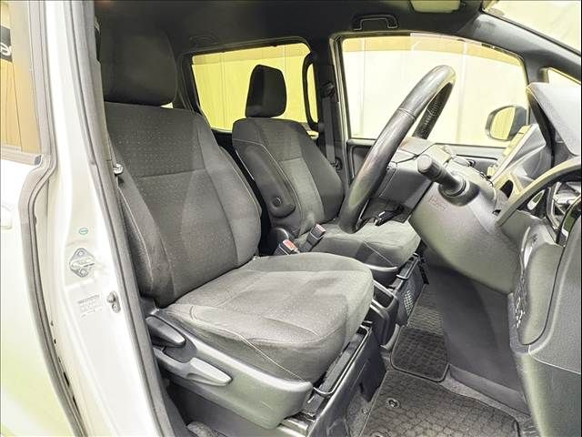 TOYOTA NOAH HYBRID 2018 Image 31