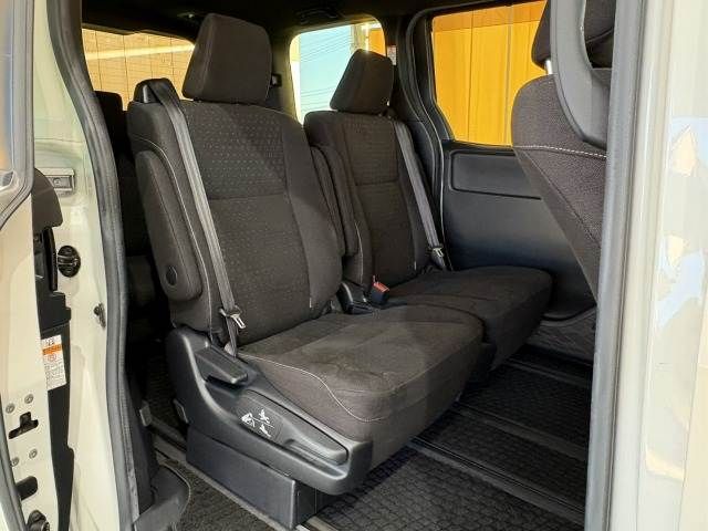 TOYOTA NOAH HYBRID 2018 Image 31