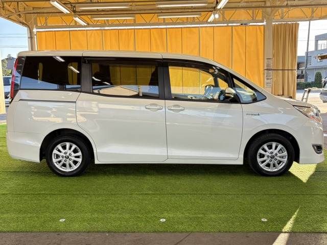 TOYOTA NOAH HYBRID 2018 Image 31