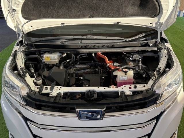 TOYOTA NOAH HYBRID 2018 Image 31